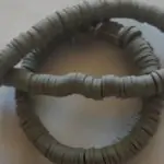 אפור